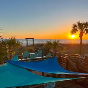  Apartment Beachfront - Perfect Location - Free Chairs United States